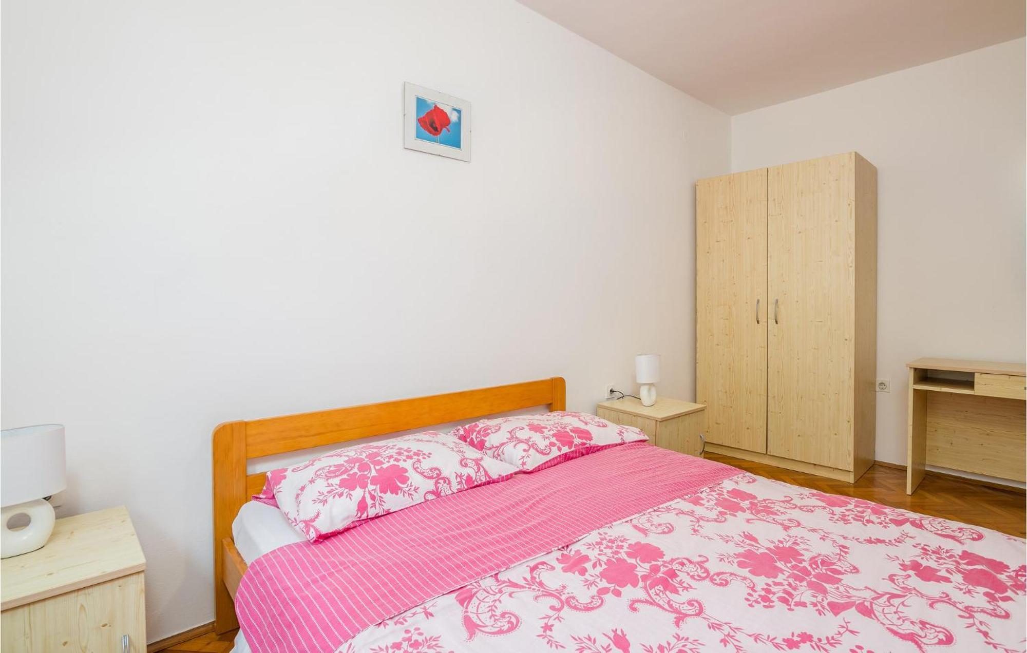 Stunning Apartment In Malinska With Kitchen 外观 照片