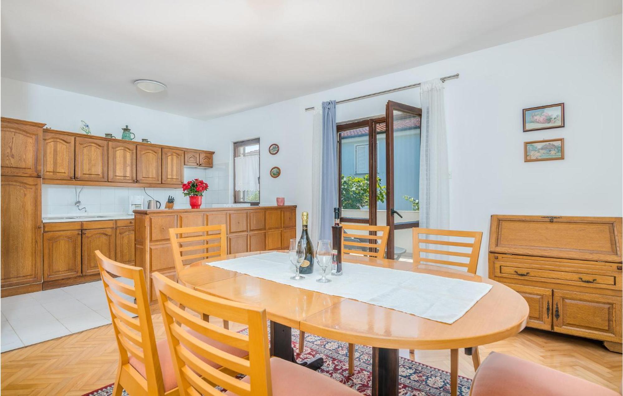 Stunning Apartment In Malinska With Kitchen 外观 照片
