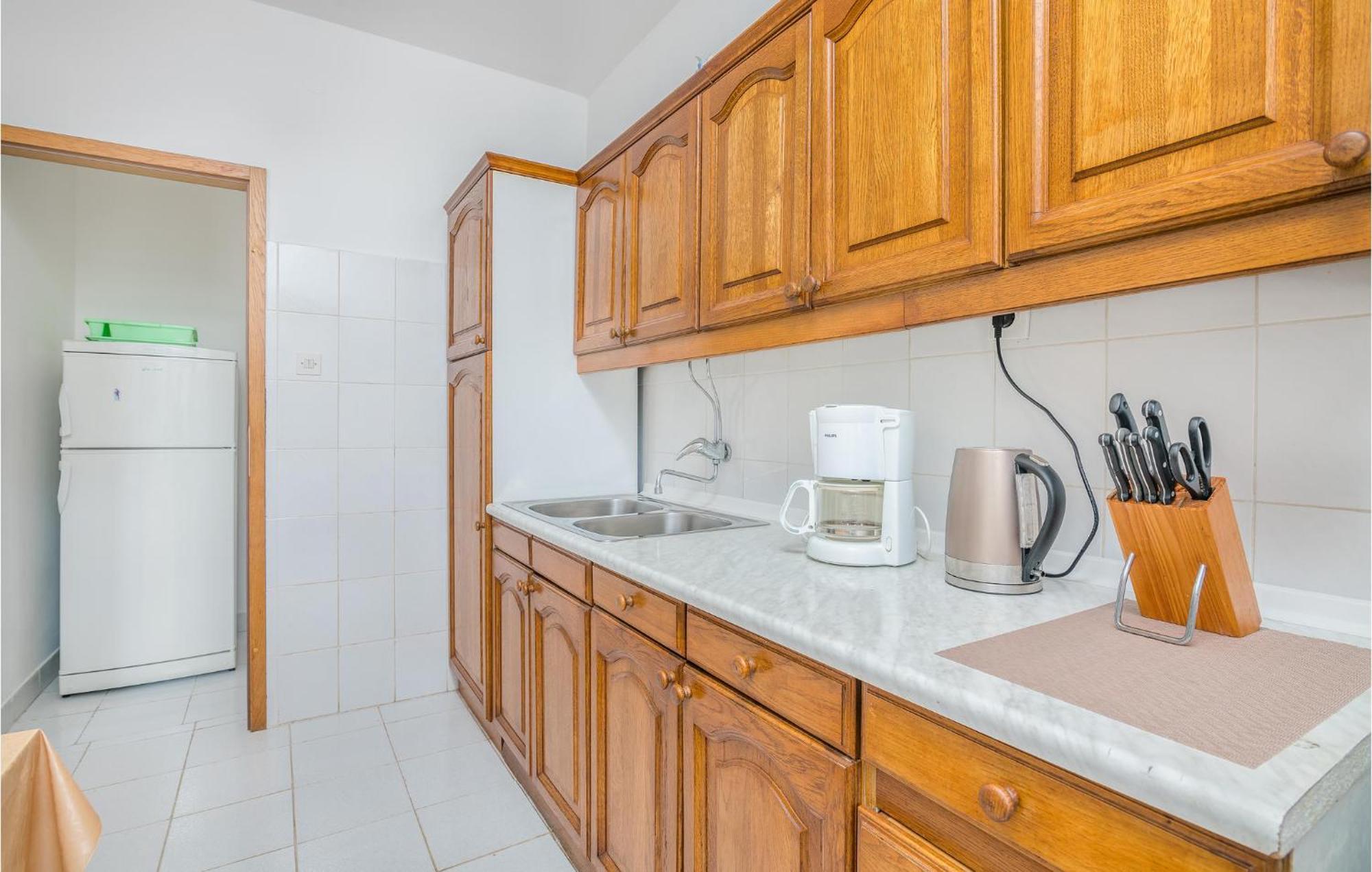 Stunning Apartment In Malinska With Kitchen 外观 照片