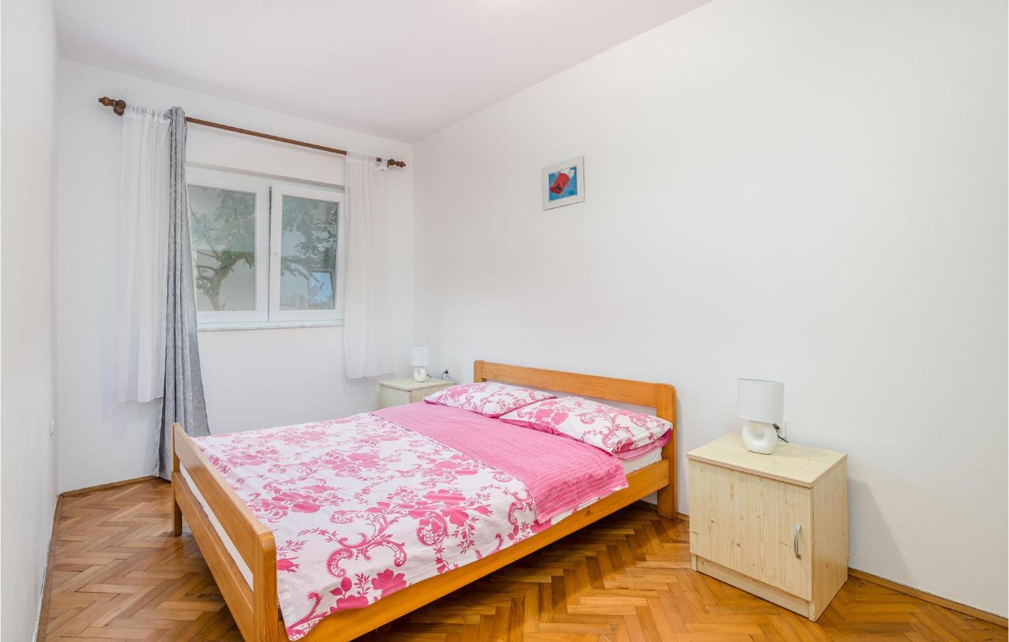 Stunning Apartment In Malinska With Kitchen 外观 照片
