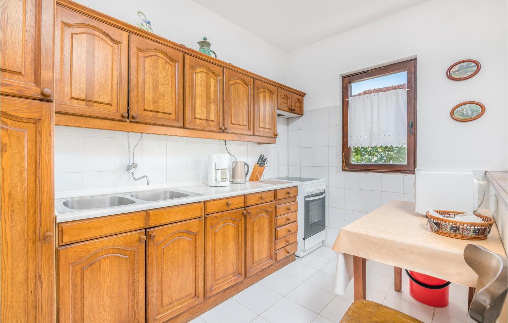 Stunning Apartment In Malinska With Kitchen 外观 照片