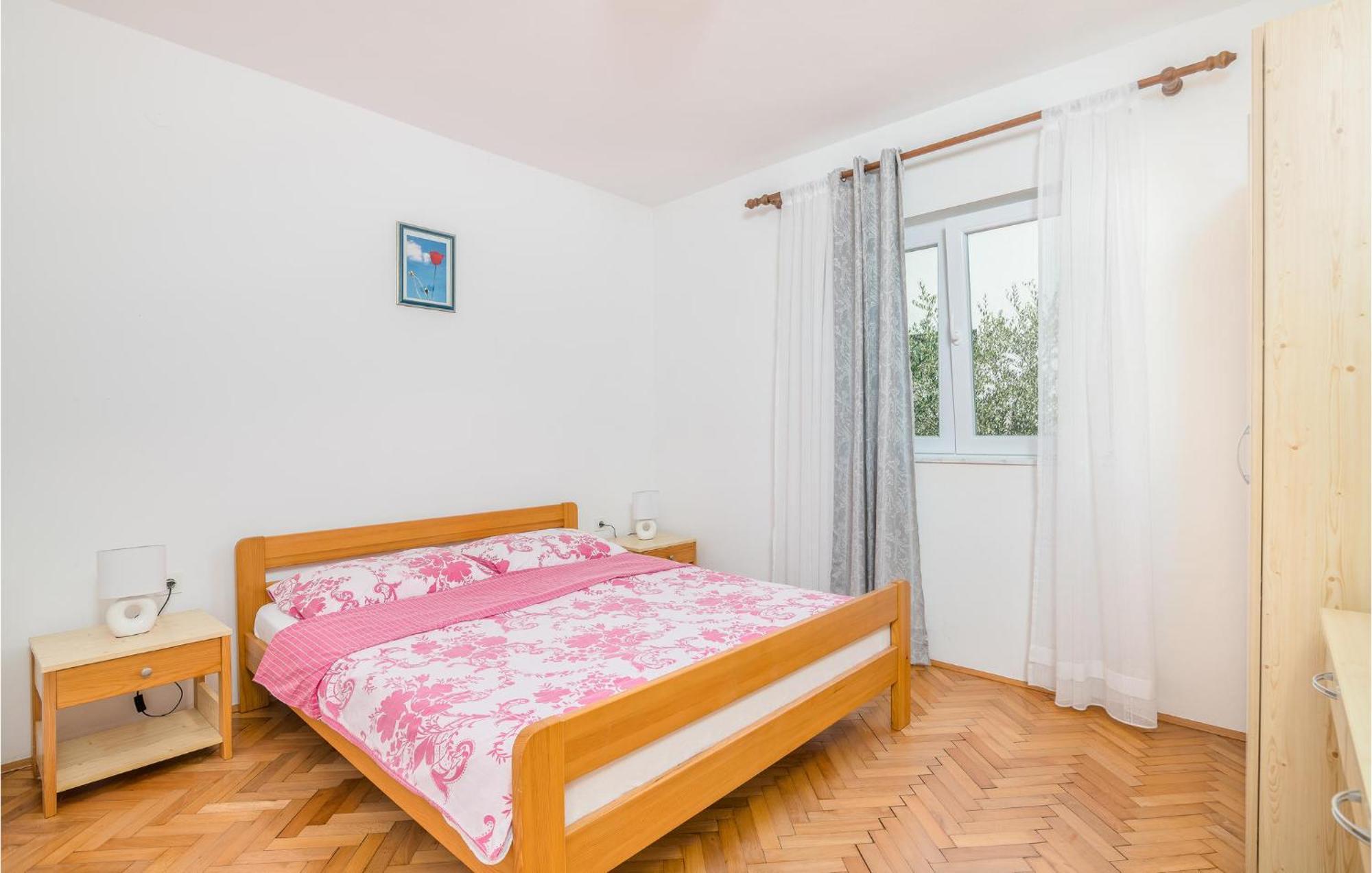 Stunning Apartment In Malinska With Kitchen 外观 照片