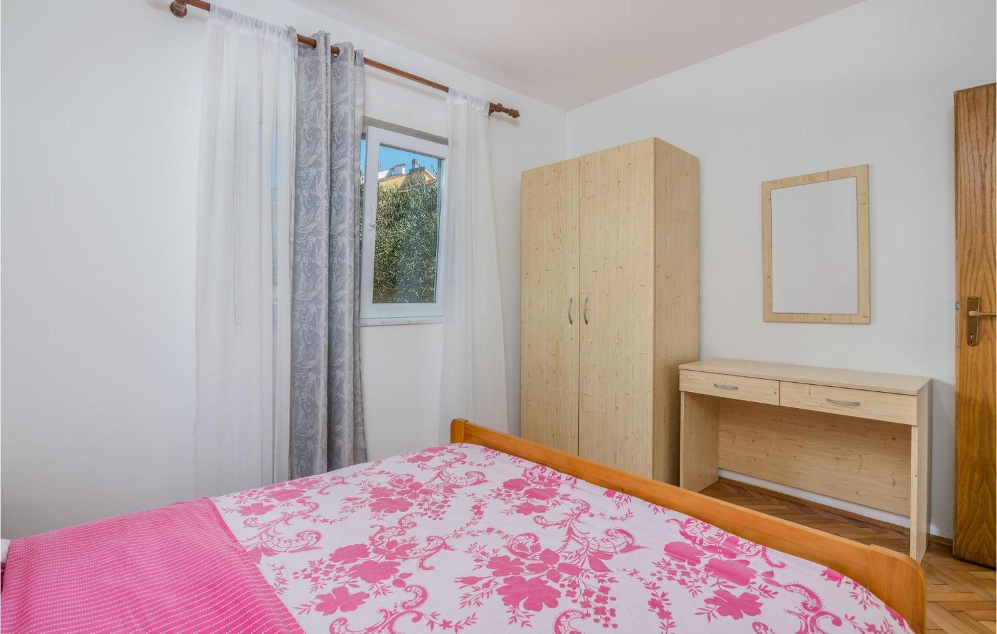 Stunning Apartment In Malinska With Kitchen 外观 照片