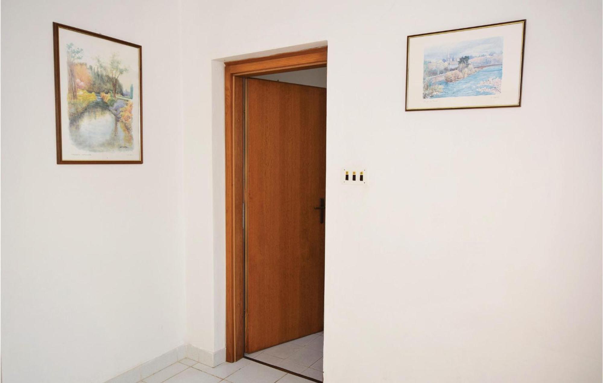 Stunning Apartment In Malinska With Kitchen 外观 照片