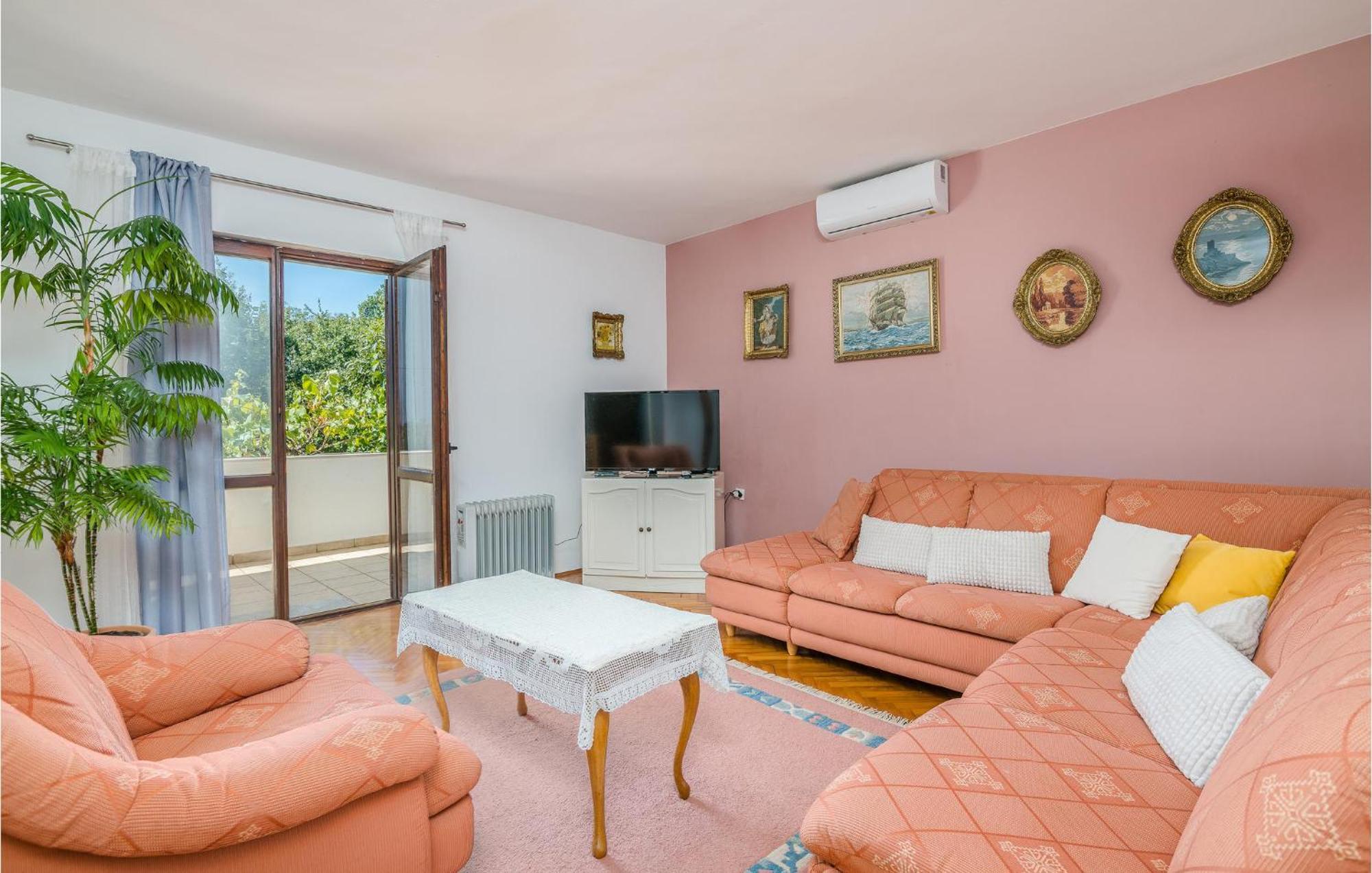 Stunning Apartment In Malinska With Kitchen 外观 照片