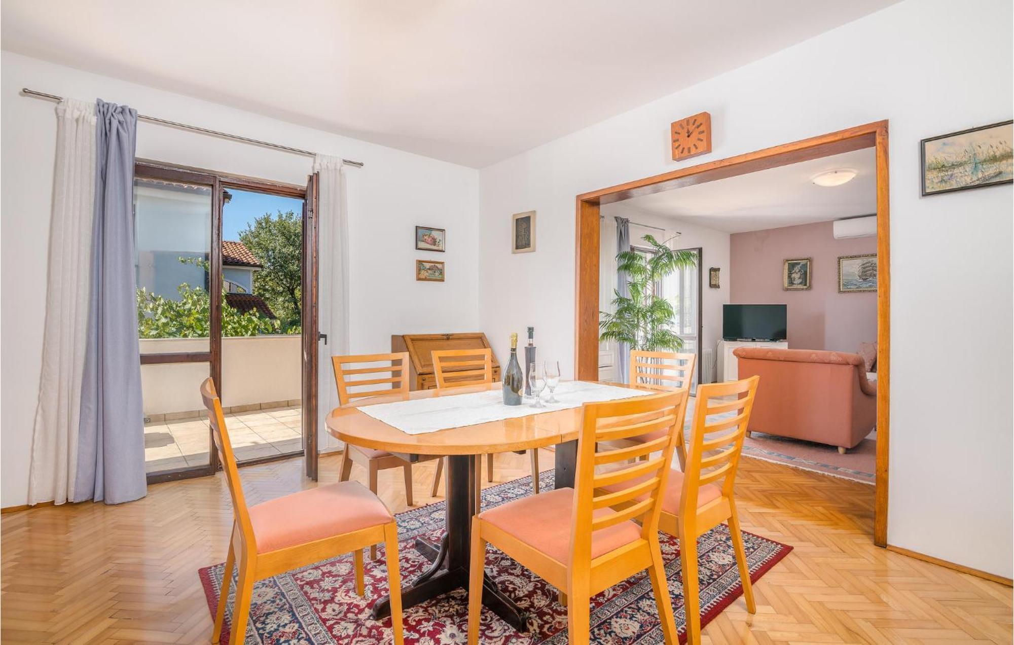 Stunning Apartment In Malinska With Kitchen 外观 照片